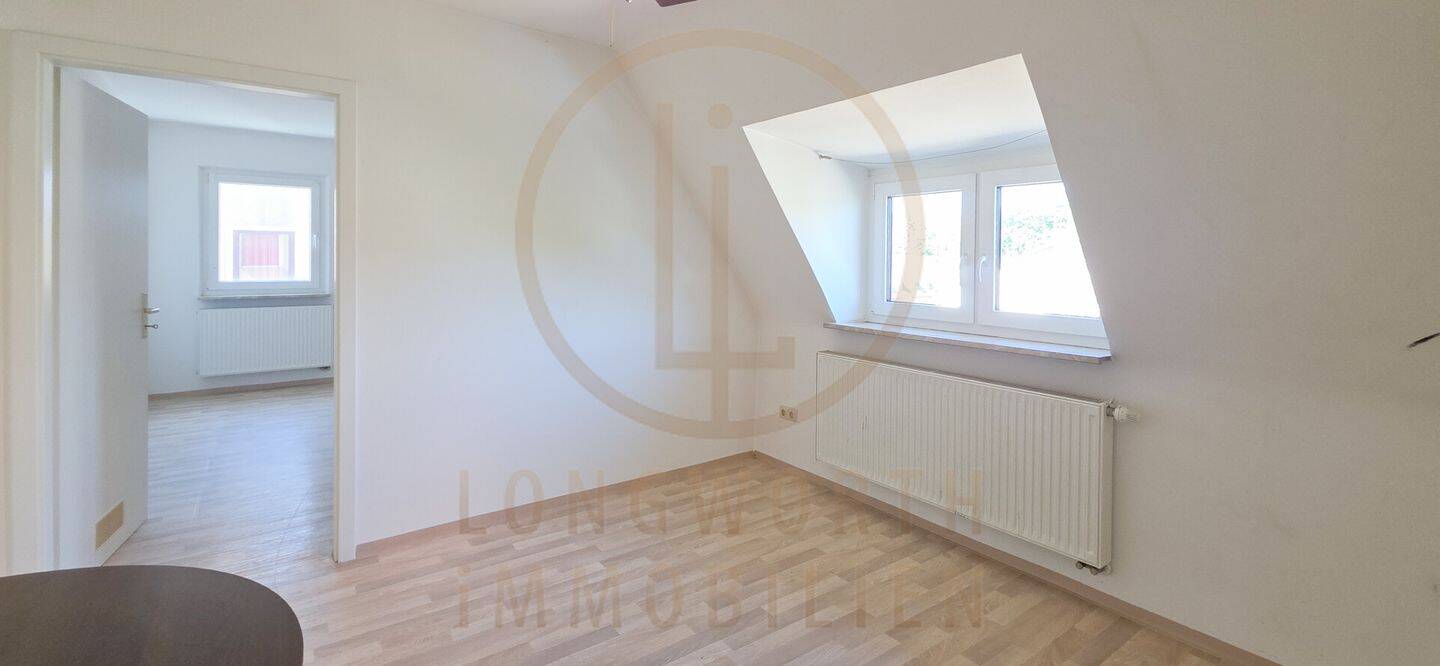 Charmante Dachgeschosswohnung – modernisiert, gepflegt, sofort einziehen, 90537 Feucht