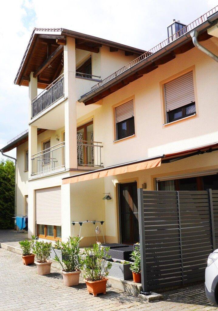 b. Erding (ca. 2km) – 4 Fam. Haus schöne 4 Zi. mit Balkon ca. 108 m², 85435 Erding