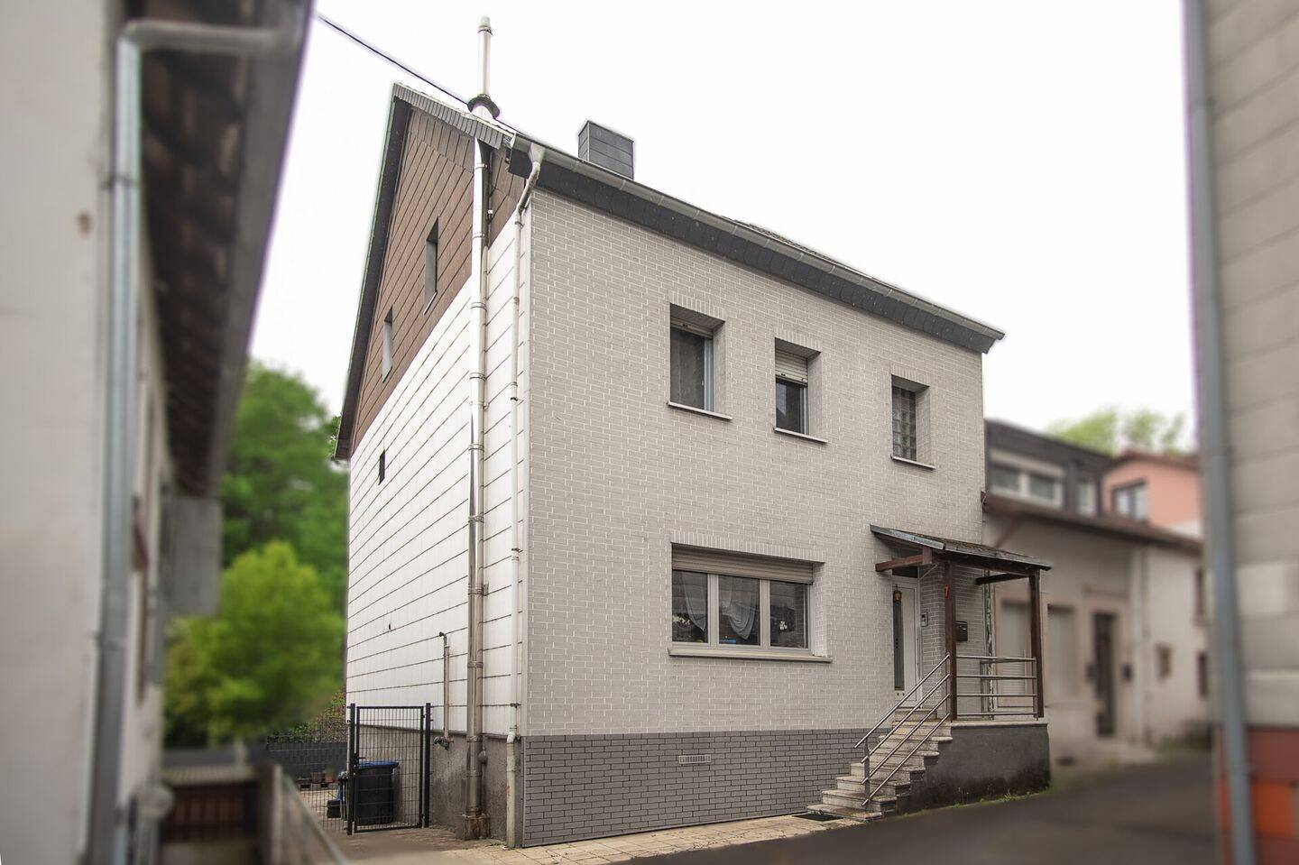 Zweifamilienhaus oder Mehrgenerationenhaus – Flexibles Wohnen auf 3 Etagen in Nalbach, 66809 Nalbach