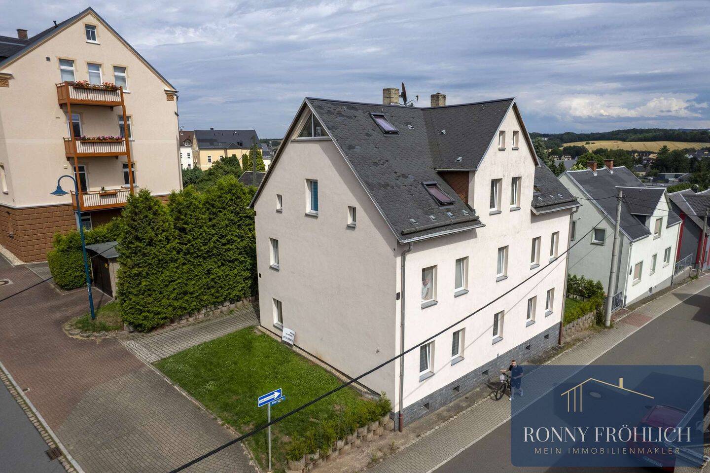 gepflegte 3-Raum-Wohnung in Oelsnitz im Erzgebirge zu vermieten, ruhige Lage, kostenlose Stellplätze, 9376 Oelsnitz/Erzgeb.