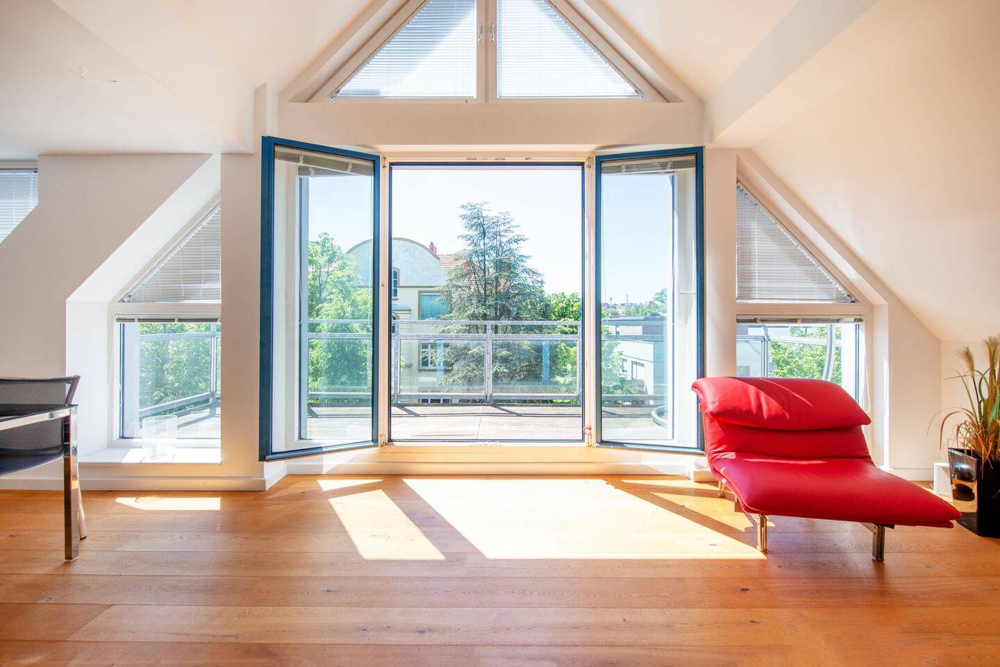 Lichterfelde von seiner schönsten Seite – stilvolle Dachgeschosswohnung mit großzügigem Balkon!, 12203 Berlin (Steglitz-Zehlendorf Lichterfelde)