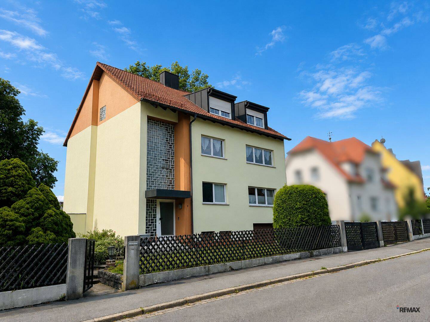 Stilvolles Zweifamilienhaus mit 218m² auf großzügigem Grundstück mit ca. 1.484 m², 91207 Lauf a.d. Pegnitz (Lauf)