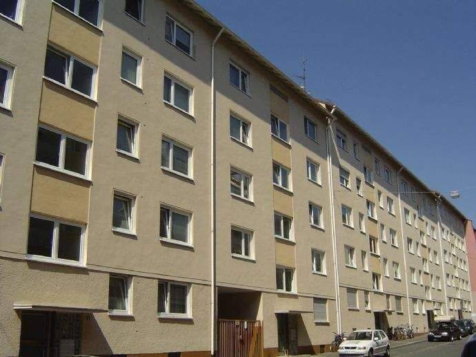 Ideale Lage! Neu renoviert u. schön geschnittene 3-Zi.-Whg. mit Balkon Nähe Stresemannplatz, 90489 Nürnberg (Gärten bei Wöhrd Rennweg Veilhof Wöhrd)