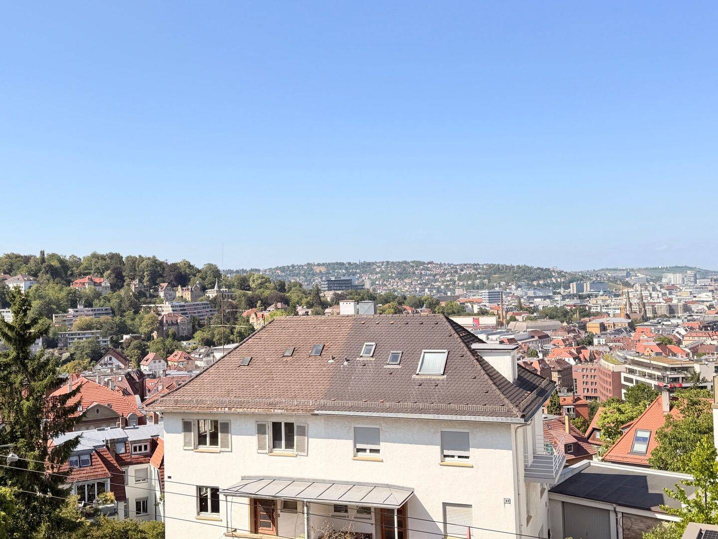 Für die Familie: traumhafte 6 Zimmer Maisonette mit Garten und Garage in Stuttgart- Süd