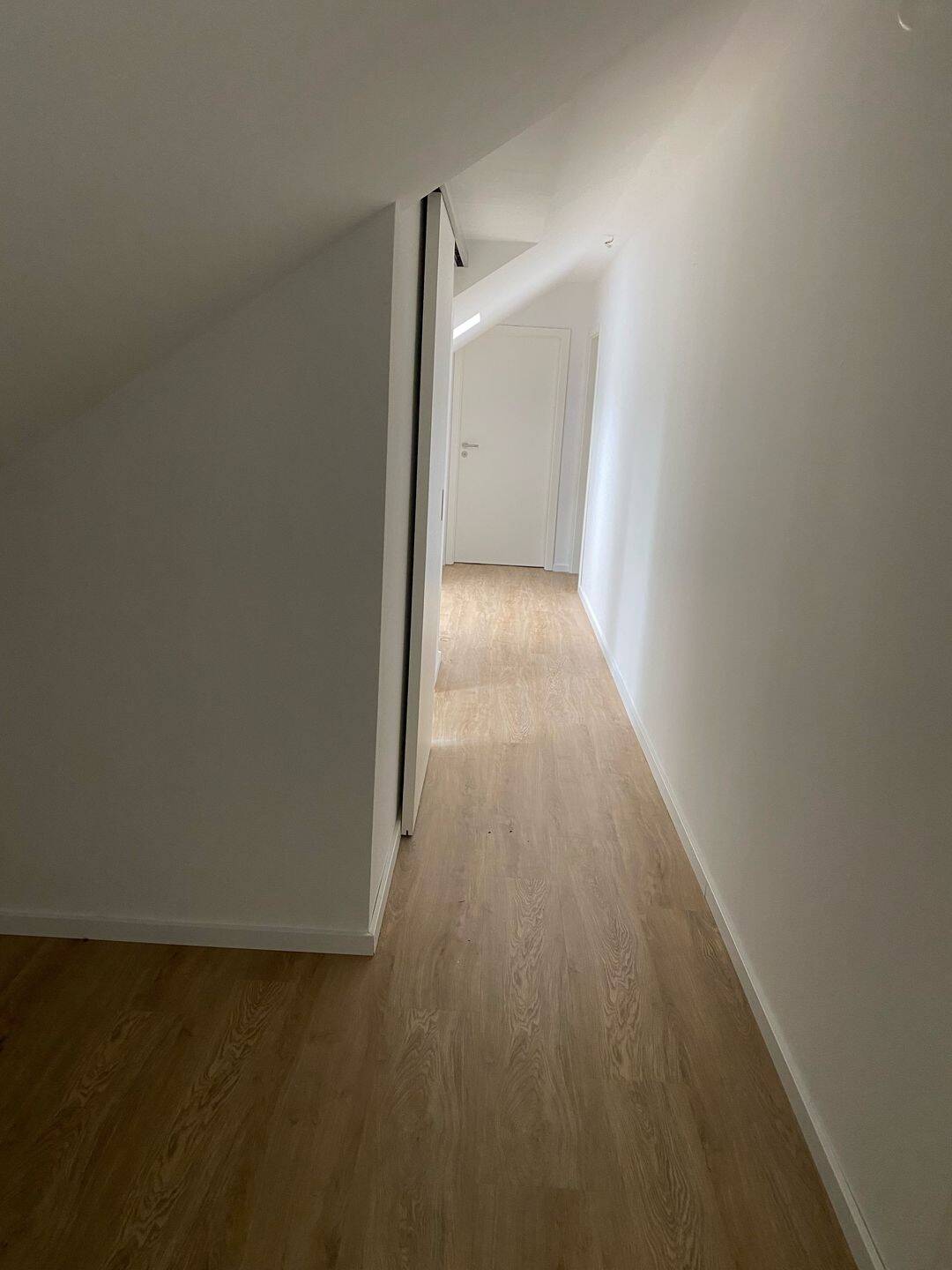 Renovierte Dachgeschosswohnung in Oldenburg-Ohmstede – bevorzugt an ruhige Einzelperson zu vermieten, 26125 Oldenburg (Oldb) (Donnerschwee Etzhorn Nadorst Ofenerdiek Ohmstede)