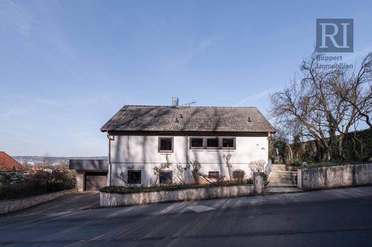 Zuhause mit Potenzial – großzügiges Einfamilienhaus, 97483 Eltmann