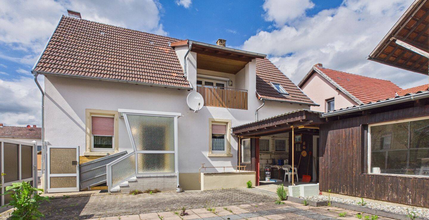 Wohnen mit Charme: EFH mit geschütztem Innenhof in Alzey-Weinheim, 55232 Alzey