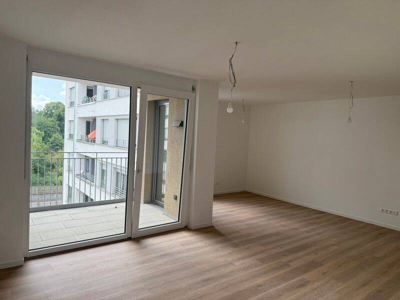 Penthouse mit Weitblick: Exklusive Dachterrasse, offene Designküche und lichtdurchflutete Räume, 89231 Neu-Ulm