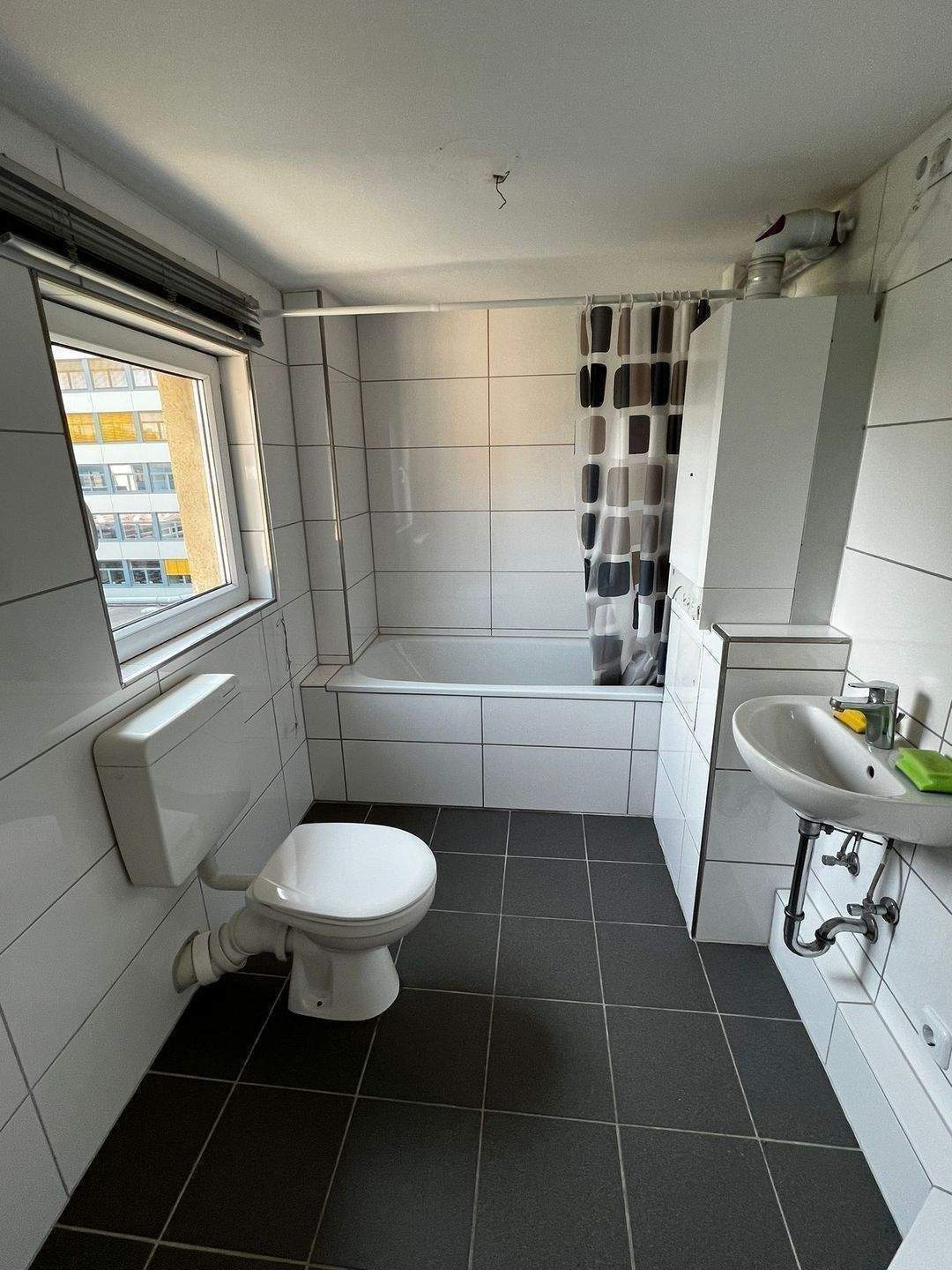 Mehrfamilienhaus mit 4 abgeschlossene Wohneinheiten, komplett Leerstand, 52349 Düren