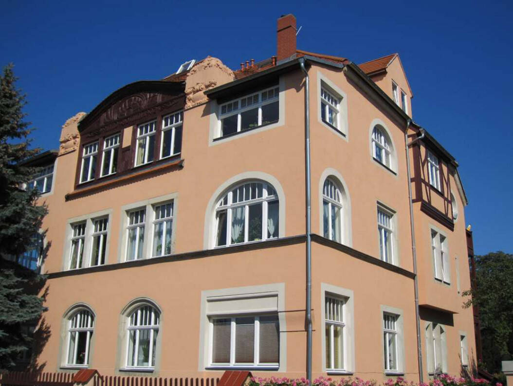 3-Zimmer-Wohnung (Balkon + Stellplatz + Keller + EBK) in Denkmalsvilla Radebeul Ost, 1445 Radebeul