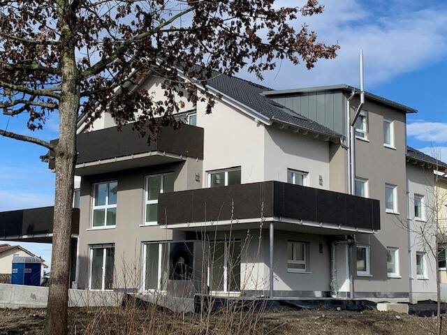 Moderne 3-Zimmer-Wohnung mit Garten, überd. Terrasse und 2 TG-Plätzen in Tettnang – neuwertig, 88069 Tettnang