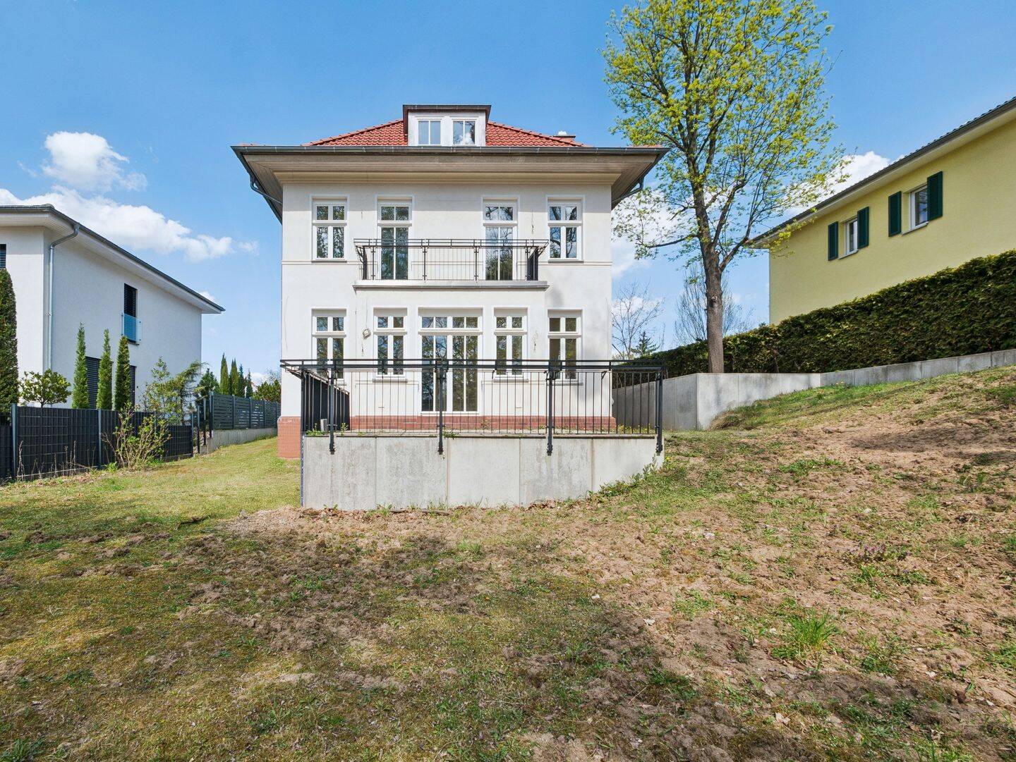 Hochwertiges & energieeffizientes Einfamilienhaus mit Blick ins Grüne – 14089 Berlin – Bild 1 von 3