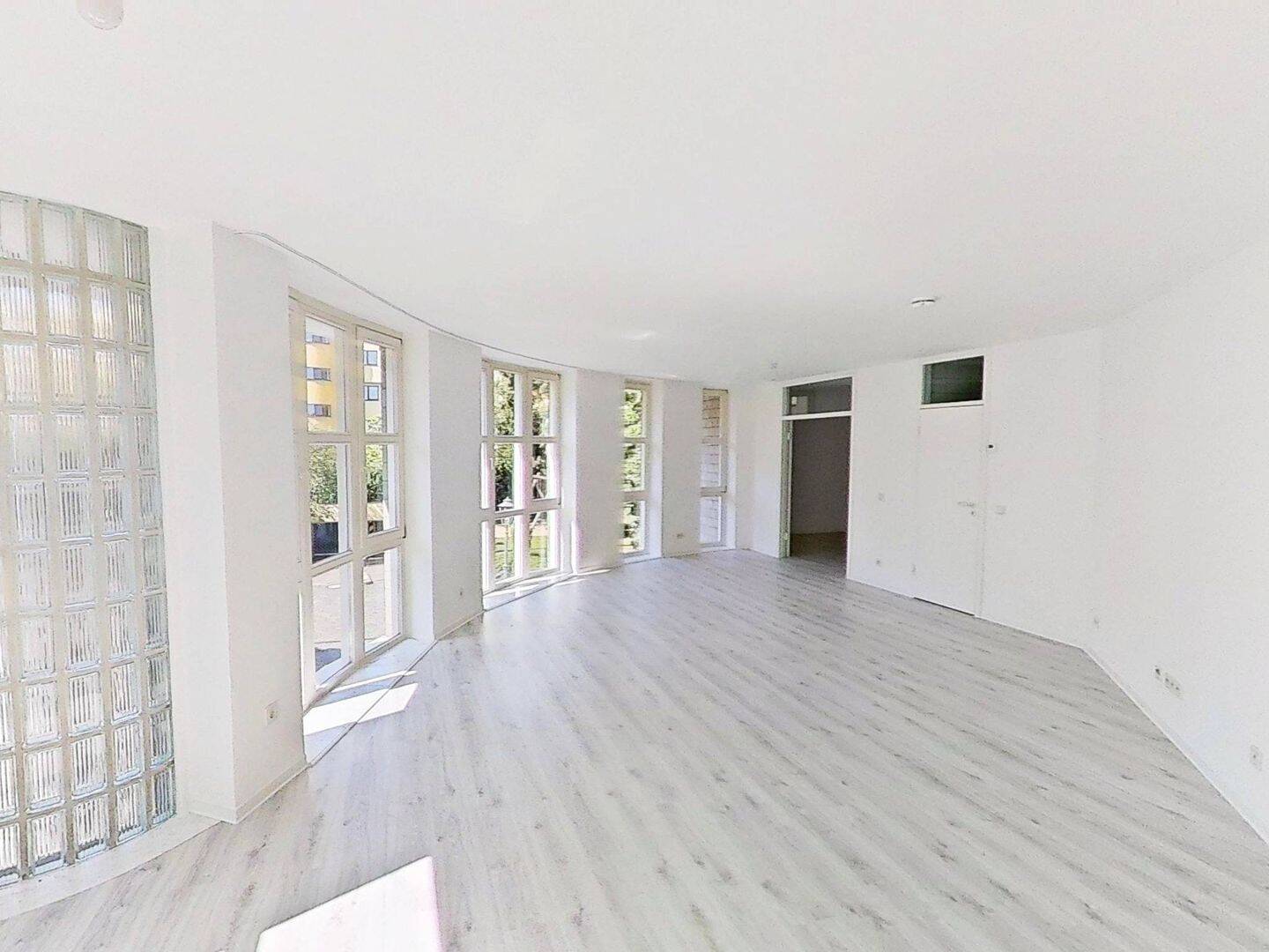 Neuer Schwung für Ihr Leben: Helle 2-Zimmer-Wohnung mit 2 BALKONEN in Bad Godesberg, 53177 Bonn