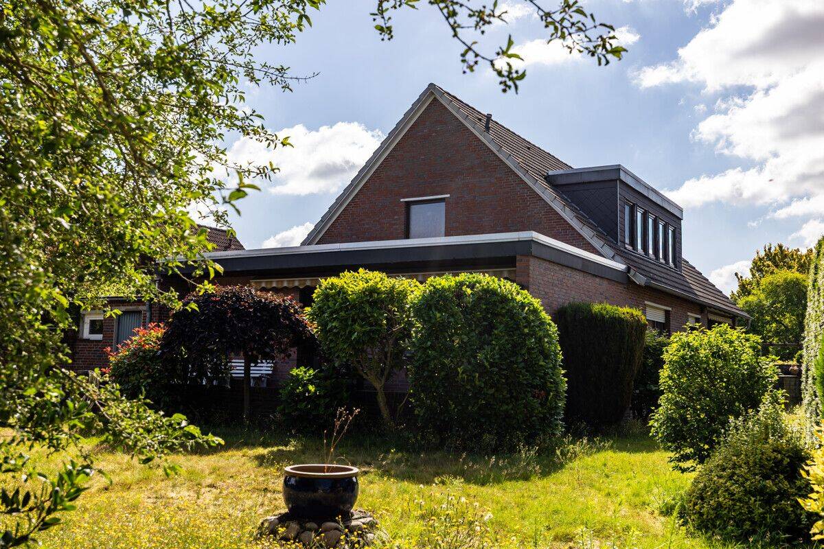 *** 2 FAMILIENHAUS in BELIEBTER und RUHIGER LAGE – WOHNEN mit 2 GENERATIONEN und TOP GRUNDRISS ***, 27753 Delmenhorst (Bungerhof Deichhorst Dwoberg/Ströhen Mitte)