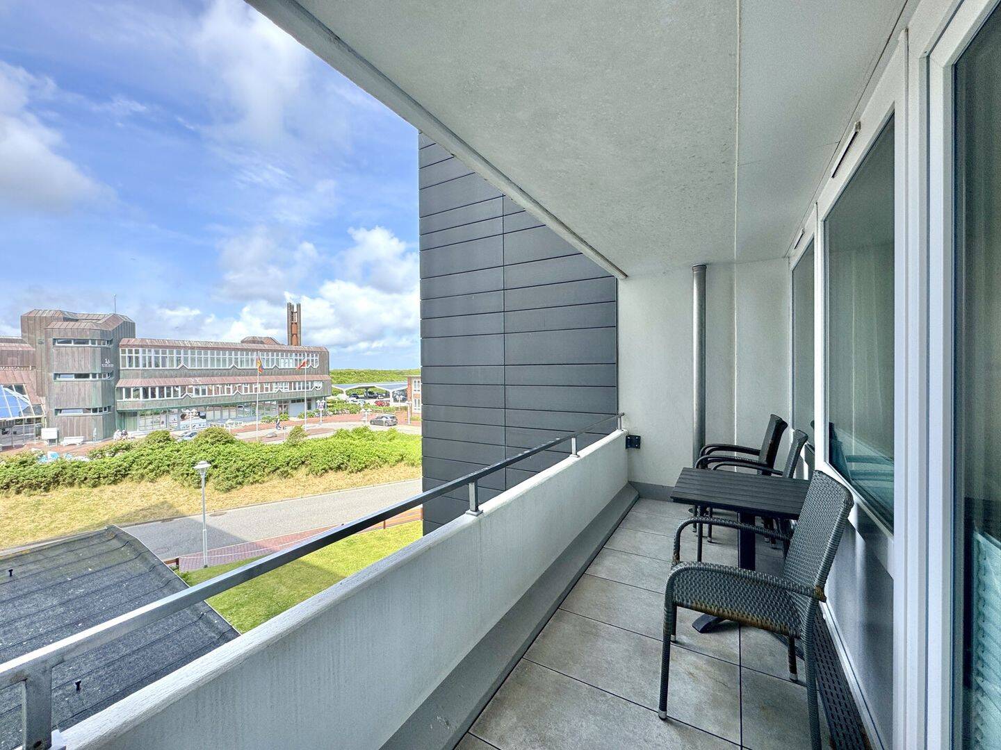 2-Zimmer-Eigentumswohnung mit kleinem Meerblick – nur wenige Schritte zur Nordsee und Promenade, 25980 Sylt