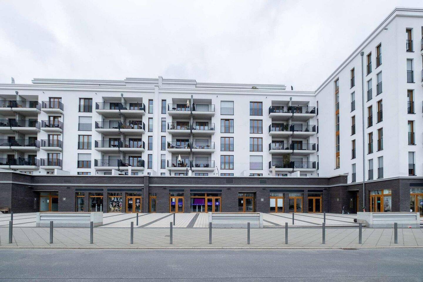 Möblierte 2 Zi. Wohnung mit Europa Garten Blick und große Terrasse, 60486 Frankfurt am Main (Bockenheim Gallus Rödelheim Westend-Süd)
