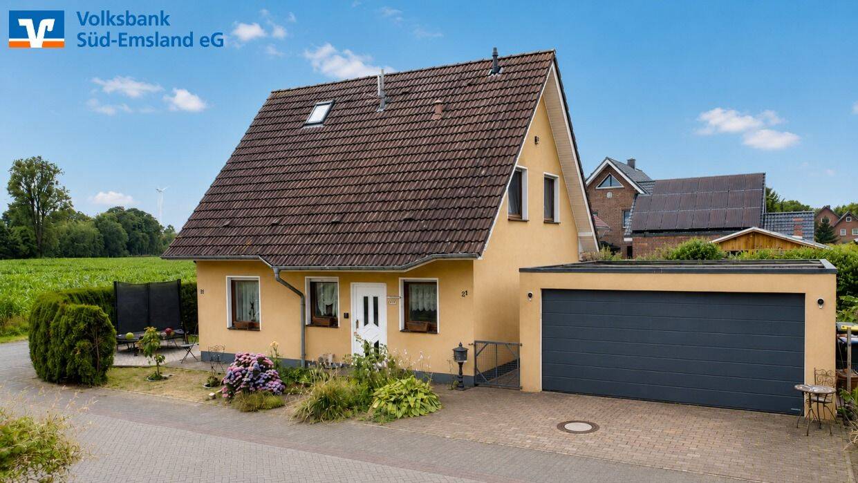 Einfamilienhaus mit Doppelgarage und Garten in ruhiger Lage von Hopsten-Halverde, 48496 Hopsten