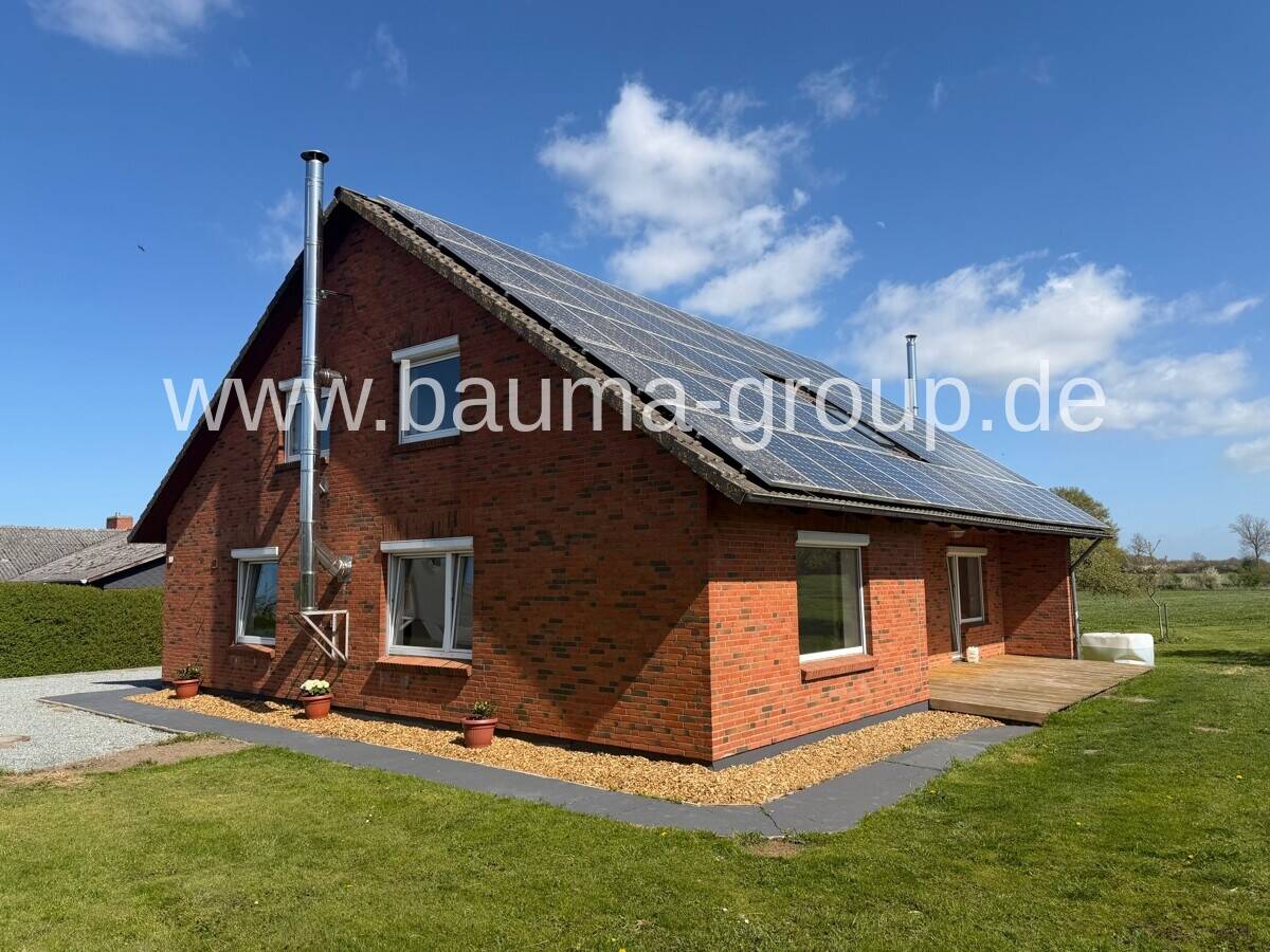 Zweifamilienhaus in idyllischer Lage mit PV-Anlage und Erweiterungsoption, 23758 Wangels
