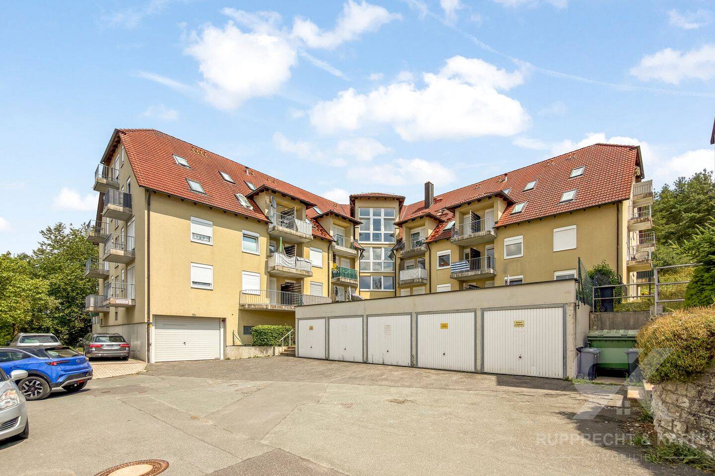 Charmantes 1-Zimmer-Apartment mit Balkon und attraktiver Rendite in Auerbach in der Oberpfalz, 91275 Auerbach i.d. OPf.