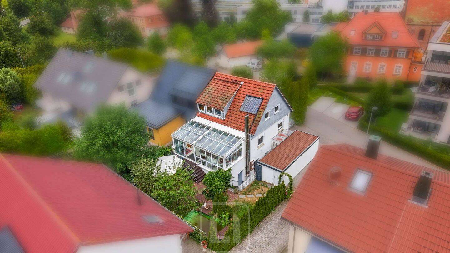 Zentral in Nagold | Doppelhaushälfte mit Garten | Wintergarten | vielseitigen Wohnbereichen, 72202 Nagold
