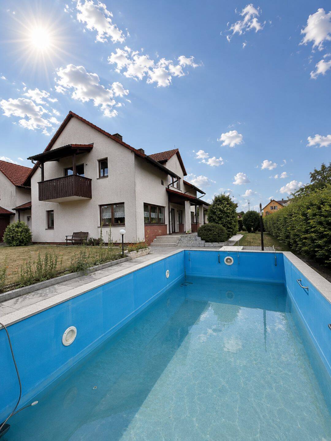 WO NEUE ERINNERUNGEN ENTSTEHEN: 7-ZIMMER-HAUS MIT POOL UND VIELEN MÖGLICHKEITEN, 91154 Roth