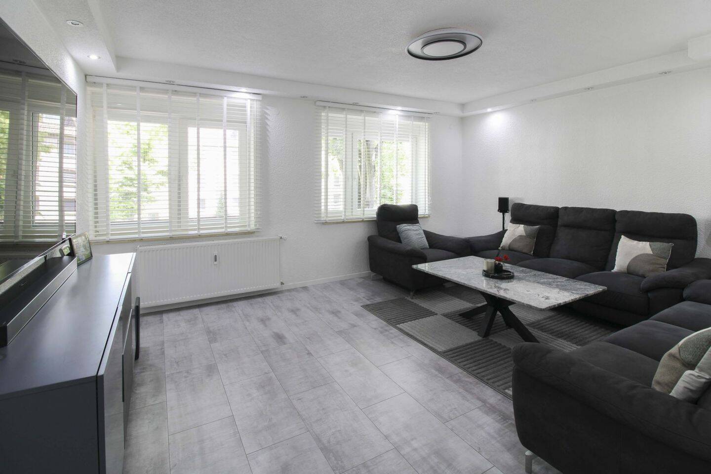 Wohn Traum mit Balkon – hochwertig Kernsanierte 103 qm Eigentumswohnung, 47169 Duisburg (Aldenrade Fahrn Marxloh Röttgersbach Wehofen)