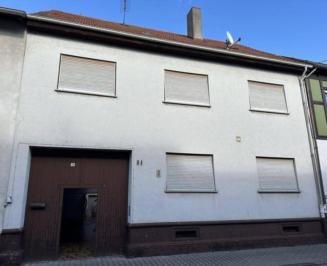 Traumhaft großes Zwei-Familienhaus mit Wintergarten, Hof, Scheune & Garten – PROVISIONSFREI, 76661 Philippsburg