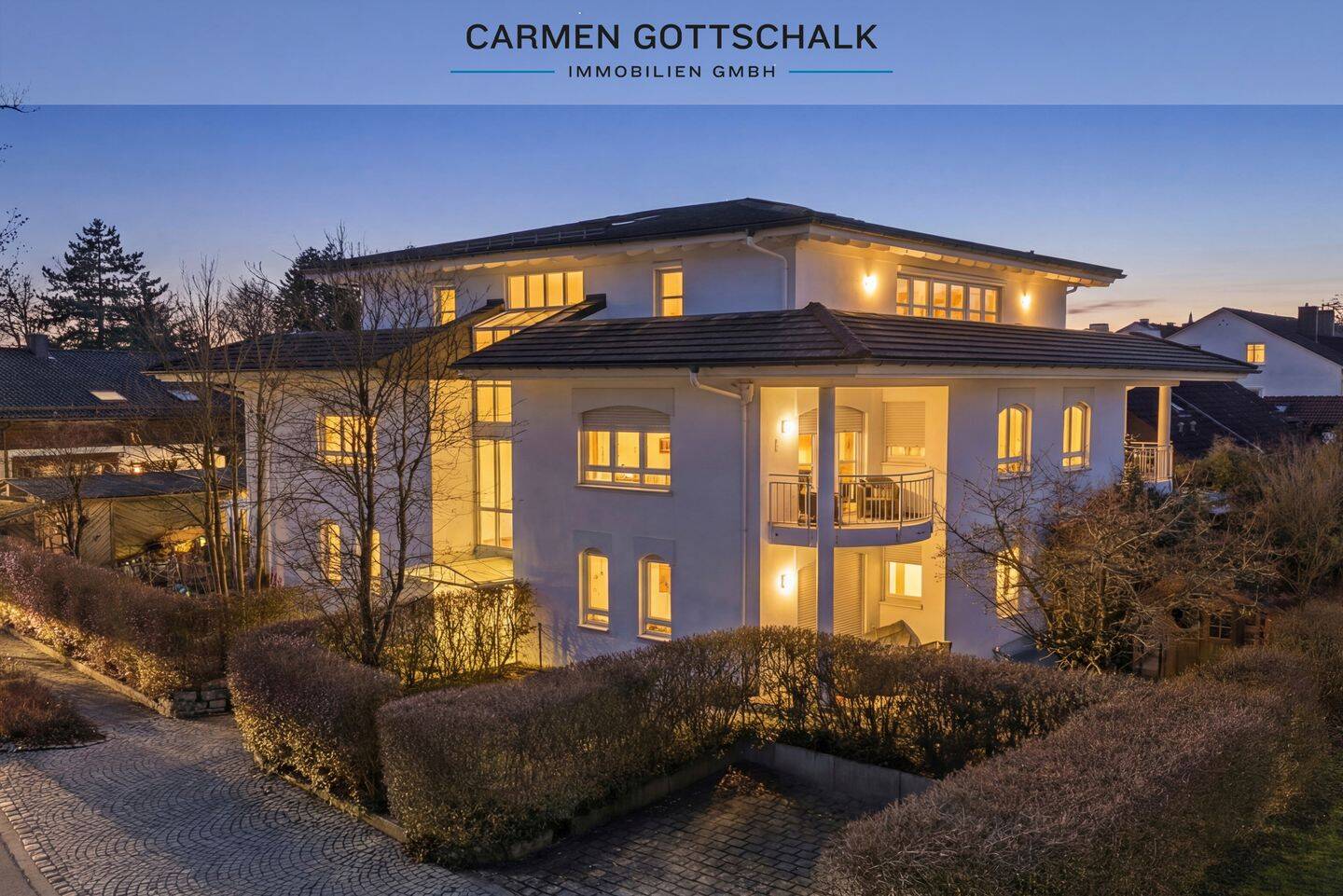 Elegante Penthouse-Wohnung mit Dachterrasse: nur wenige Schritte zum See, 82319 Starnberg