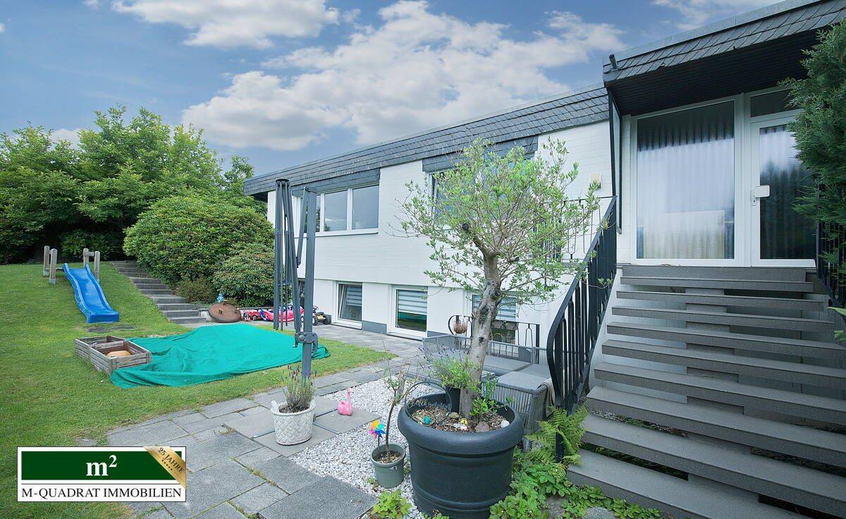 Modernisierter Bungalow mit Einliegerwohnung und tollem Grundstück in naturnaher Lage, 42651 Solingen (Gräfrath Solingen-Mitte)