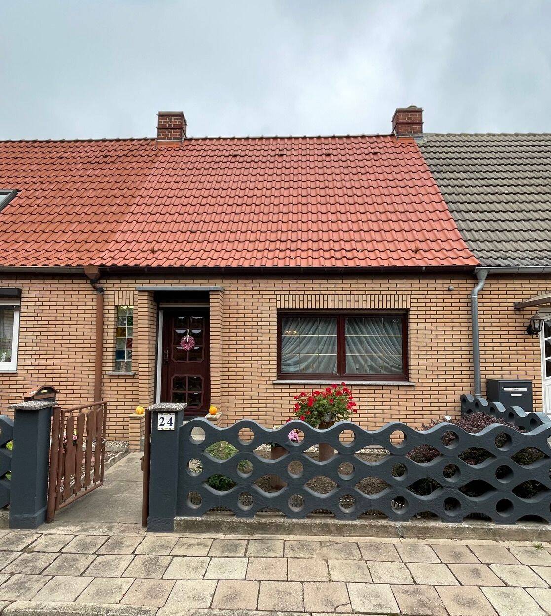 Schönes Reihenmittelhaus mit rückwärtigen Pachtgarten, 39418 Staßfurt