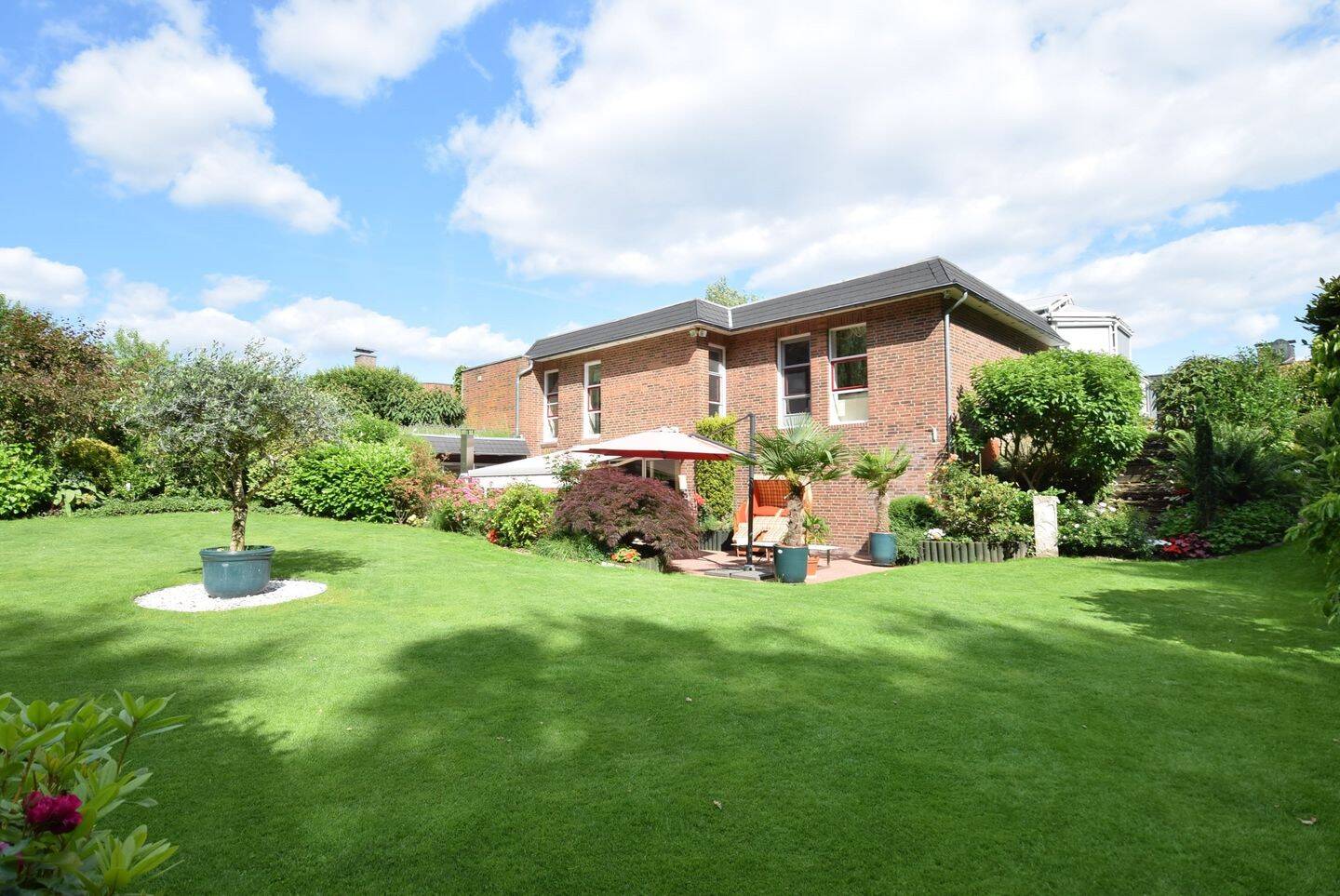 Exklusiver Bungalow auf großem Grundstück in ruhiger Lage, 23562 Lübeck (Sankt Jürgen)