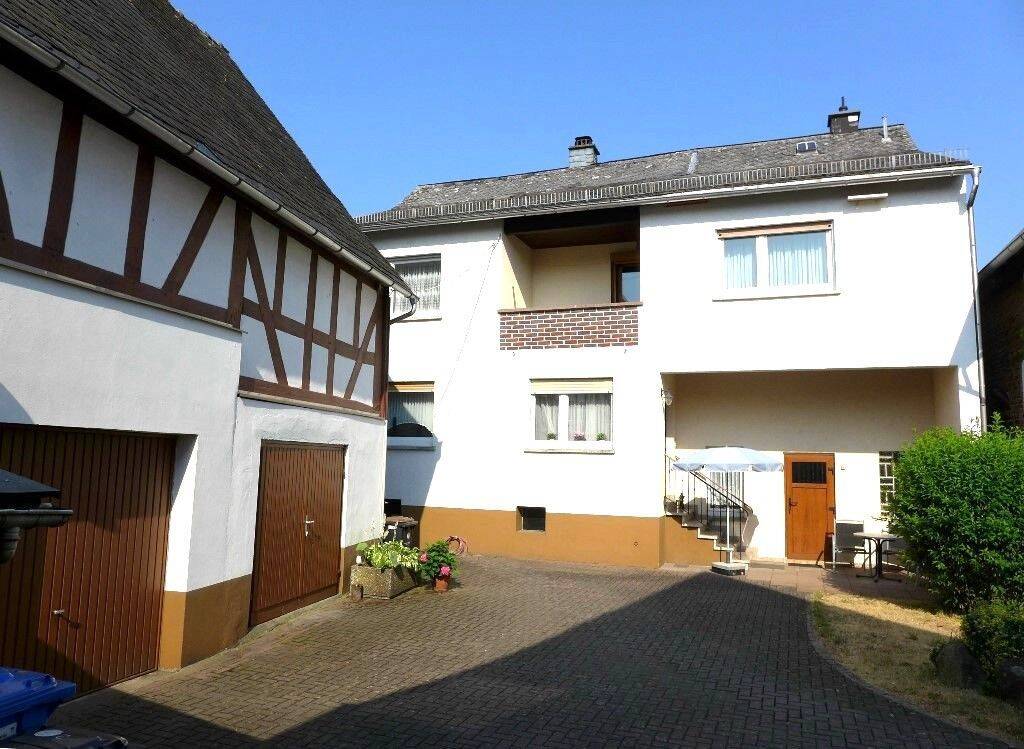 Vielseitig nutzbares Anwesen – ruhige Lage – ebener Garten!, 35630 Ehringshausen