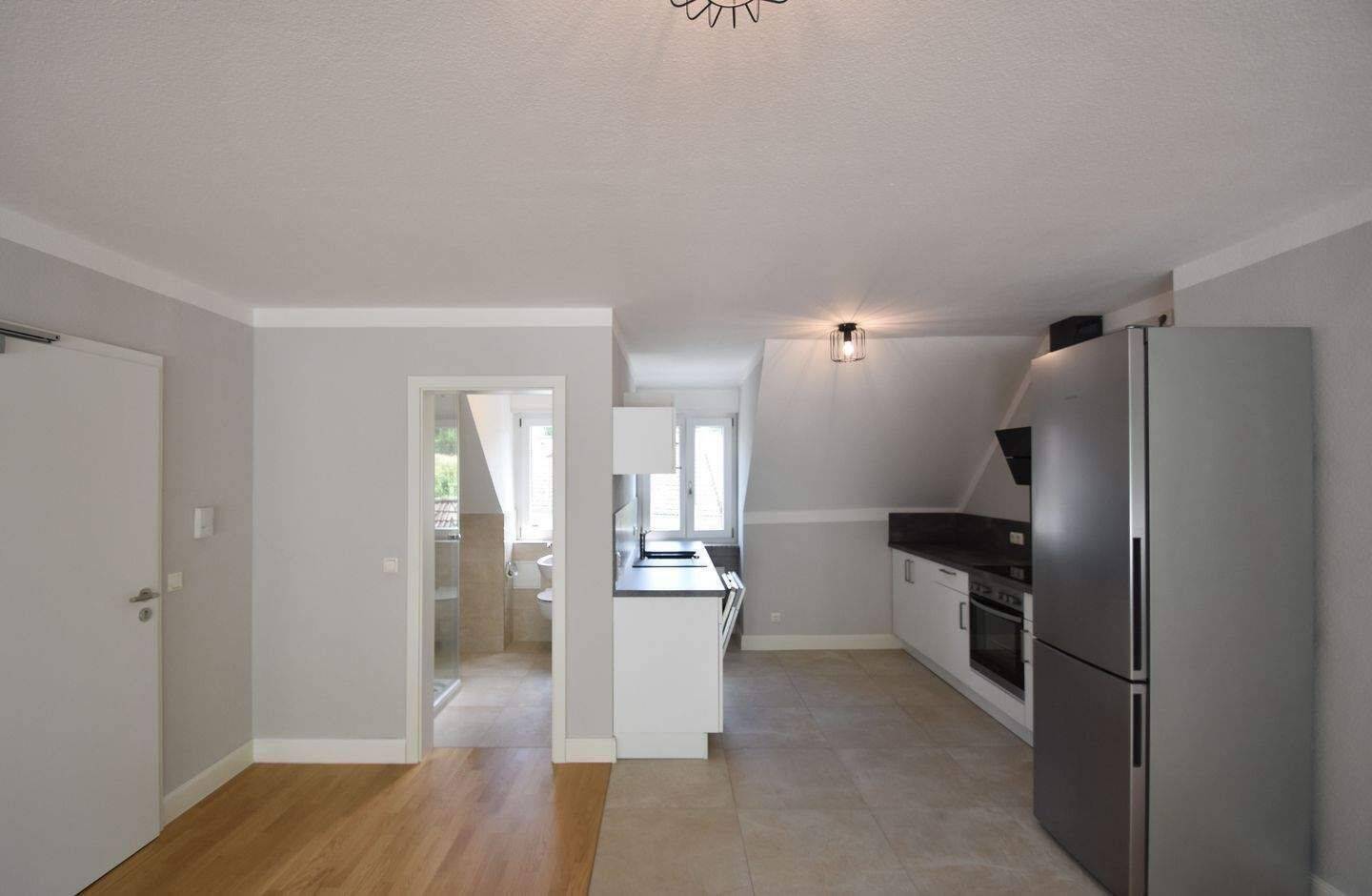 Gemütliche 2-Zimmer-Dachgeschosswohnung in ruhiger Lage von Aschaffenburg – ab sofort verfügbar, 63741 Aschaffenburg (Damm Innenstadt Leider Nilkheim Strietwald)