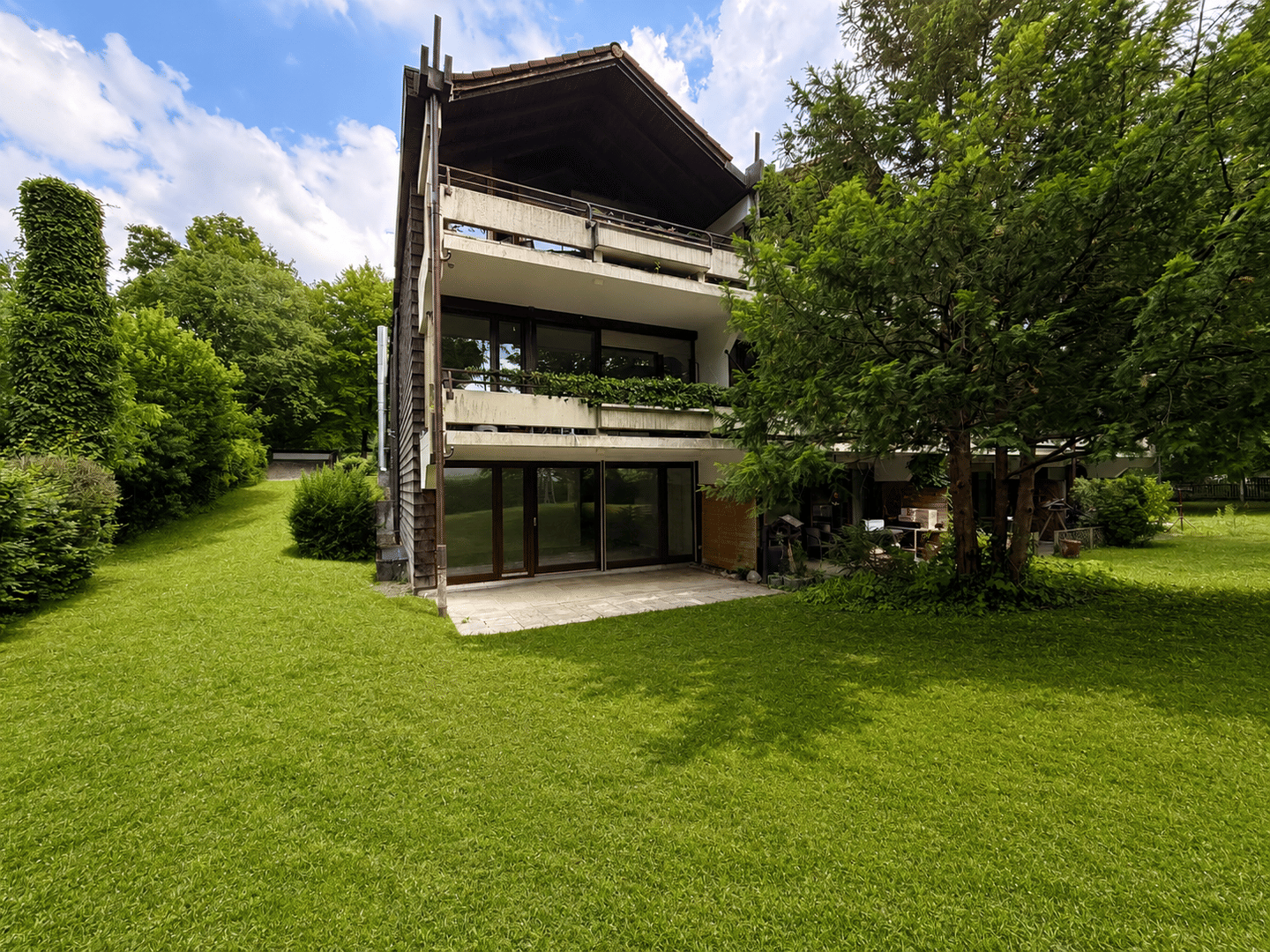 Ruhig gelegene Terrassenwohnung mit sonniger Westterrasse und großem Entwicklungspotenzial!, 81545 München (Untergiesing-Harlaching)