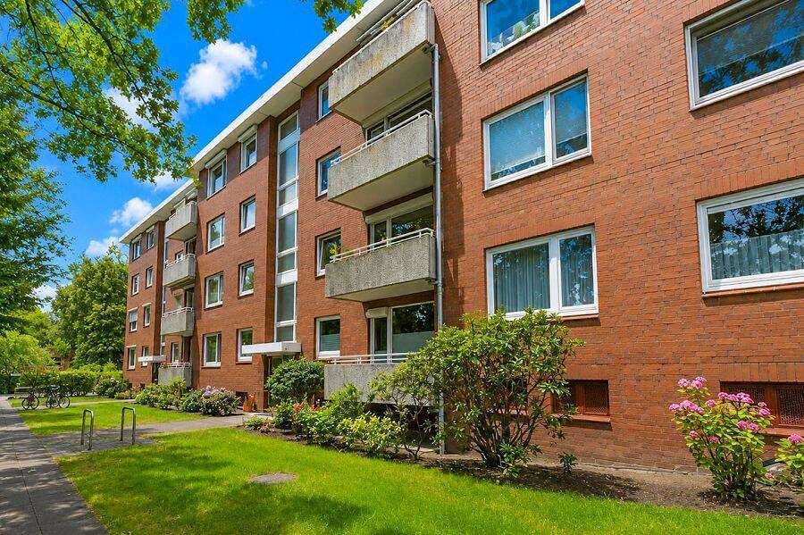 2 Balkone & großzügiger Grundriss: Tolle 3-Zimmer-Wohnung in begehrter Lage von Hamburg-Poppenbüttel, 22391 Hamburg (Wandsbek)