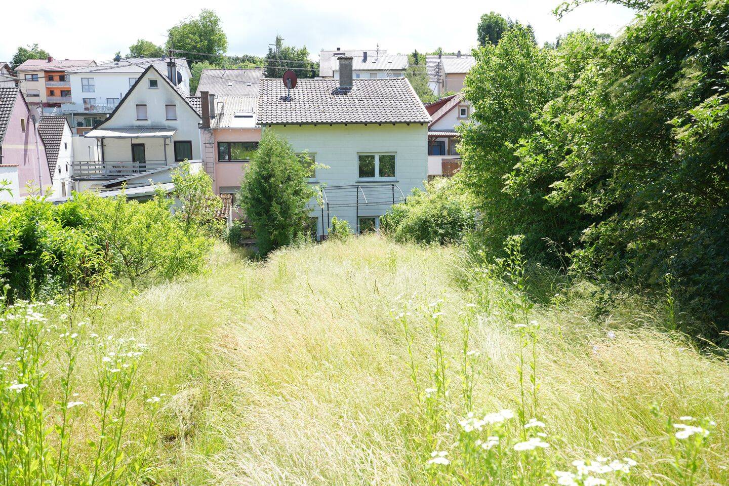 Hell und freundlich im Hinterhaus mit großem Garten und Garage!, 76684 Östringen