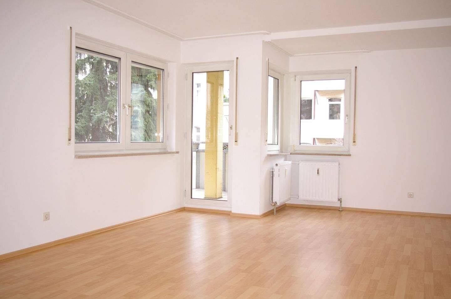 Helle 3 Zimmer Wohnung mit Balkon und EBK in Nürnberg/Nibelungen, 90461 Nürnberg