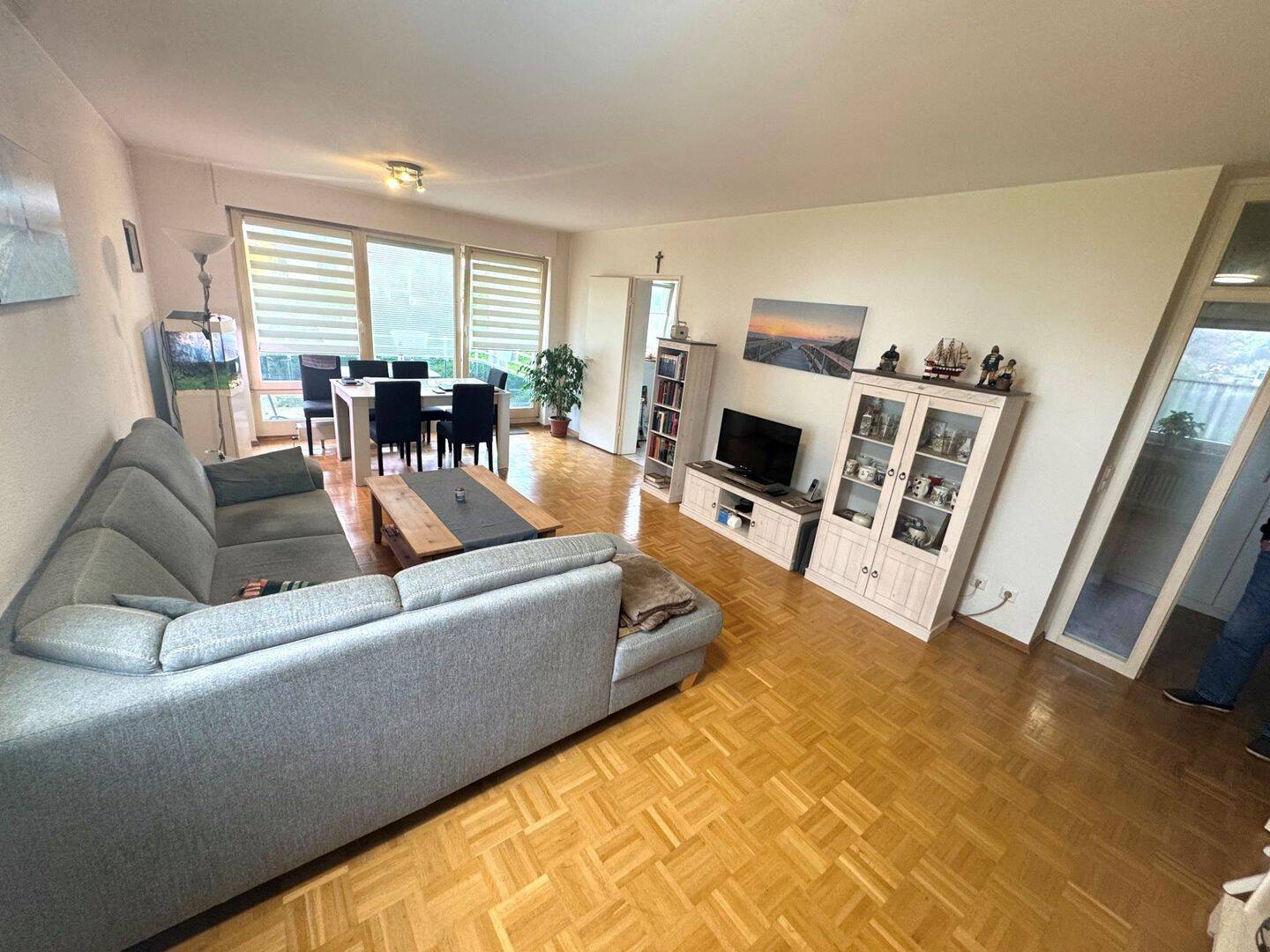 Bonn-Heiderhof: Schöne vermietete 2-Zimmer-Hochpaterre Wohnung mit ca. 63 m², Balkon, TG-Stellplatz