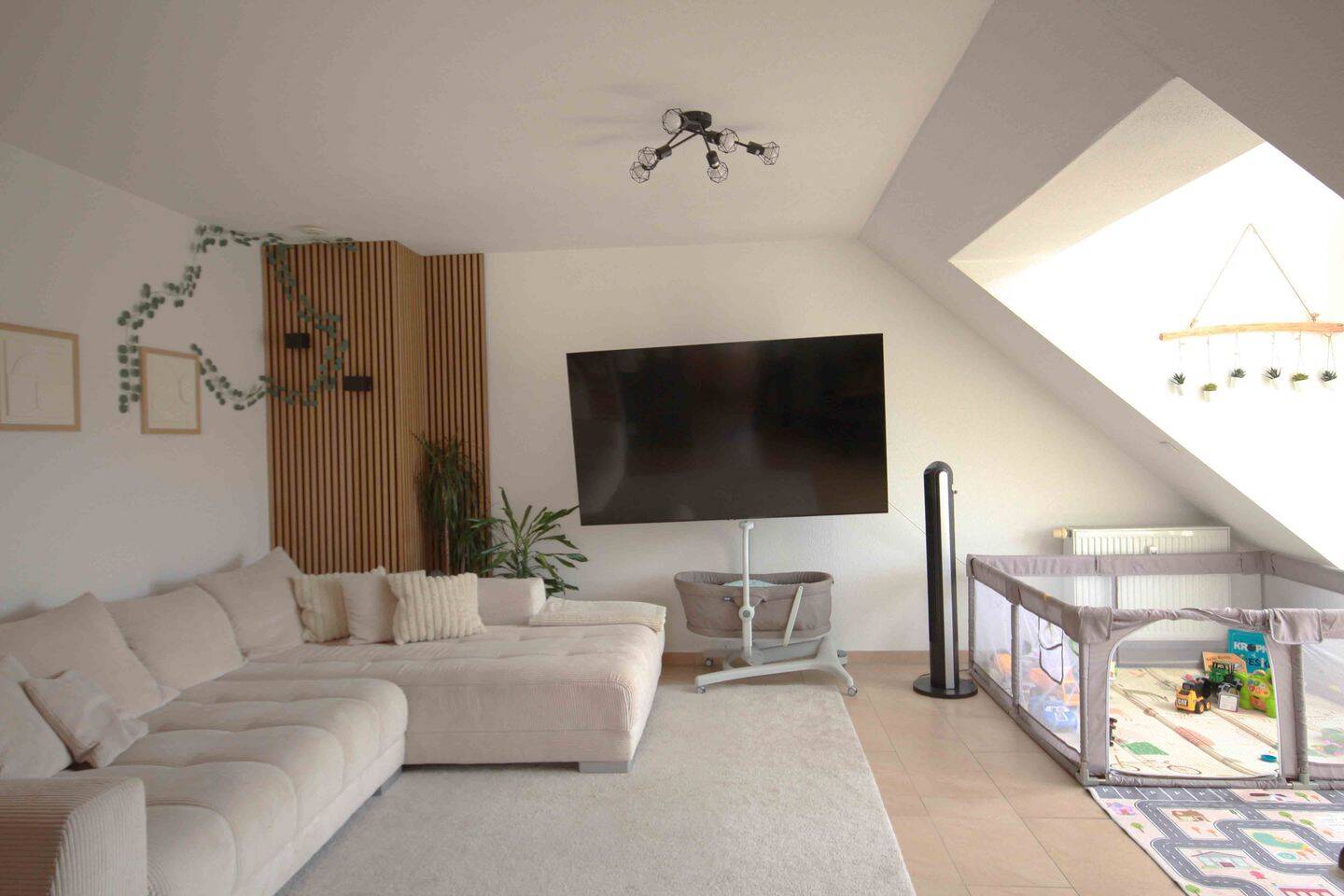 Schöne 5 Zimmer -Maisonettenwohnung mit Außenstellplatz in Eppingen, 75031 Eppingen