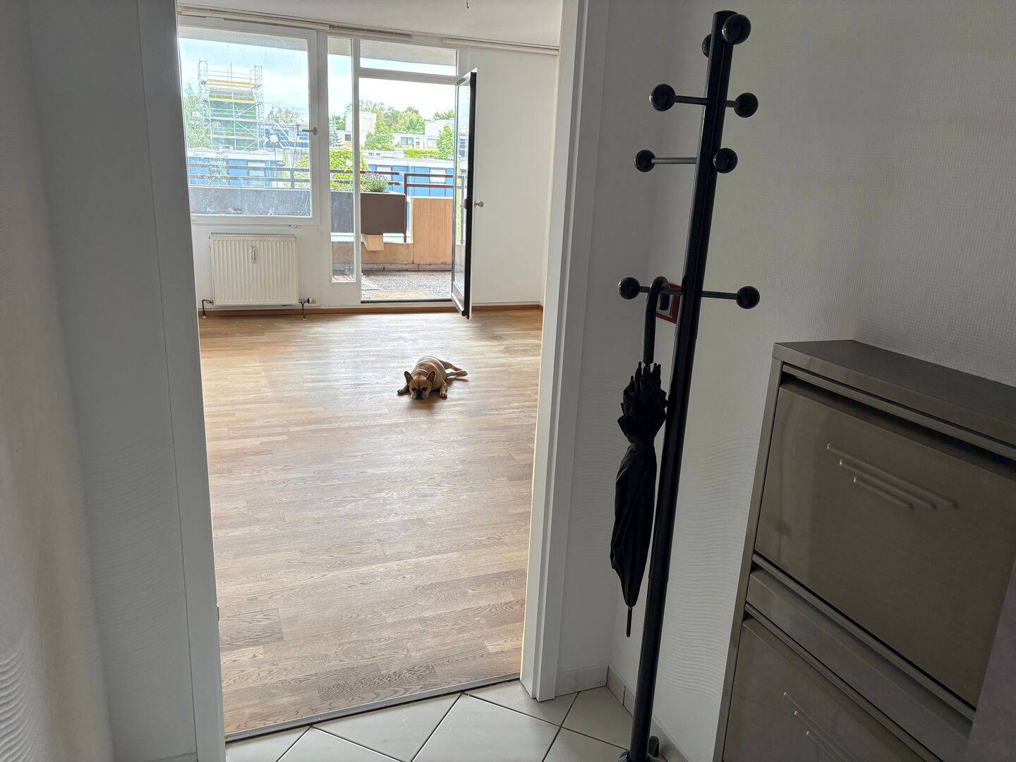 Teilmöblierte 2 Zimmer Wohnung mit Loggia, EBK und Schlafzimmer – Schwimmbad + Sauna gefällig?, 90471 Nürnberg (Dutzendteich Langwasser Neuselsbrunn Stadion Zollhaus)