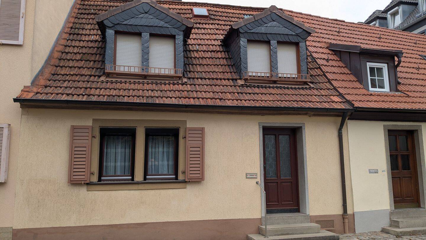 Gepflegtes Reihenmittelhaus mit rustikalem Charme und Garten in Kitzingen, 97318 Kitzingen