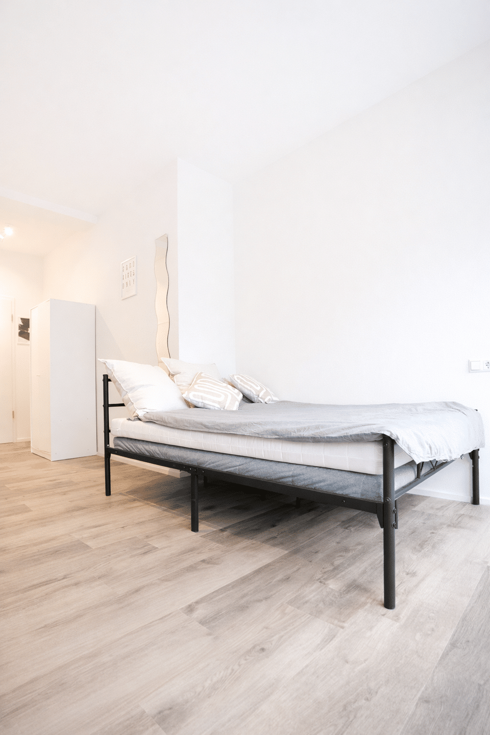 Mitten in STUTTGART ! Wunderschöne vollmöbilierte Studioapartments, 70190 Stuttgart (Mitte Ost)