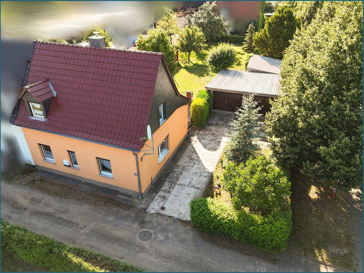 Familienglück zum Gestalten: Doppelhaushälfte mit Grundstück und Ausbaupotenzial, 4571 Rötha