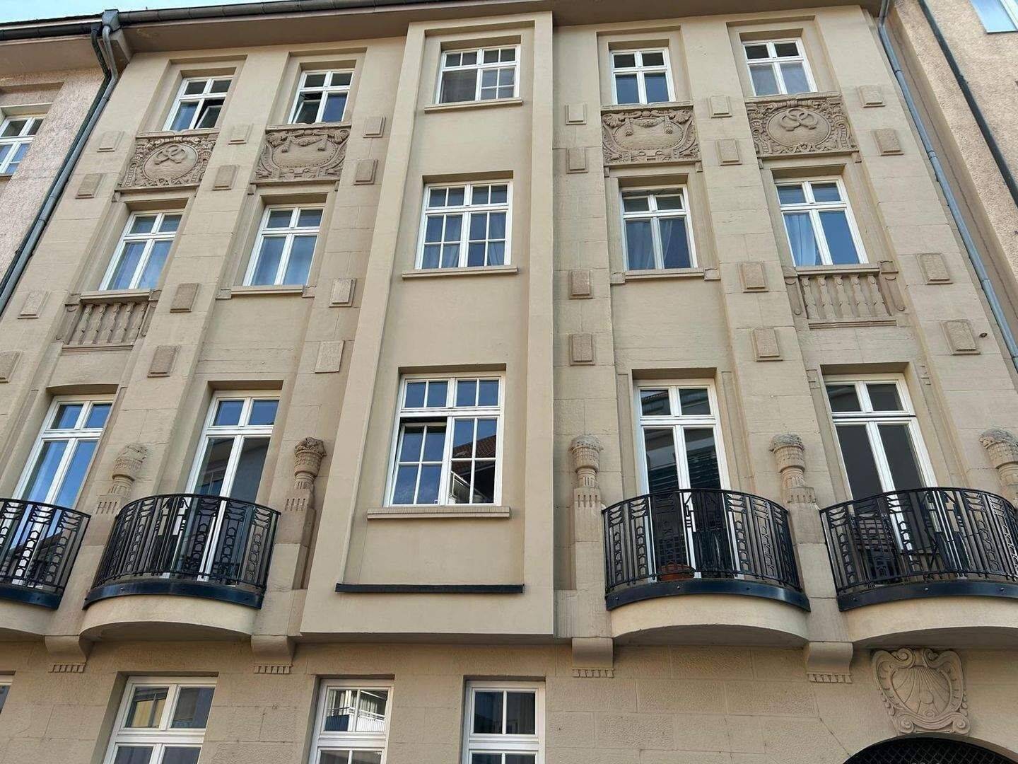 Charmante 4-Zimmer-Oase mit privater Terrasse im denkmalgeschützten Gebäude in der Innenstadt West, 75172 Pforzheim (Brötzingen Innenstadt Südweststadt Weststadt)