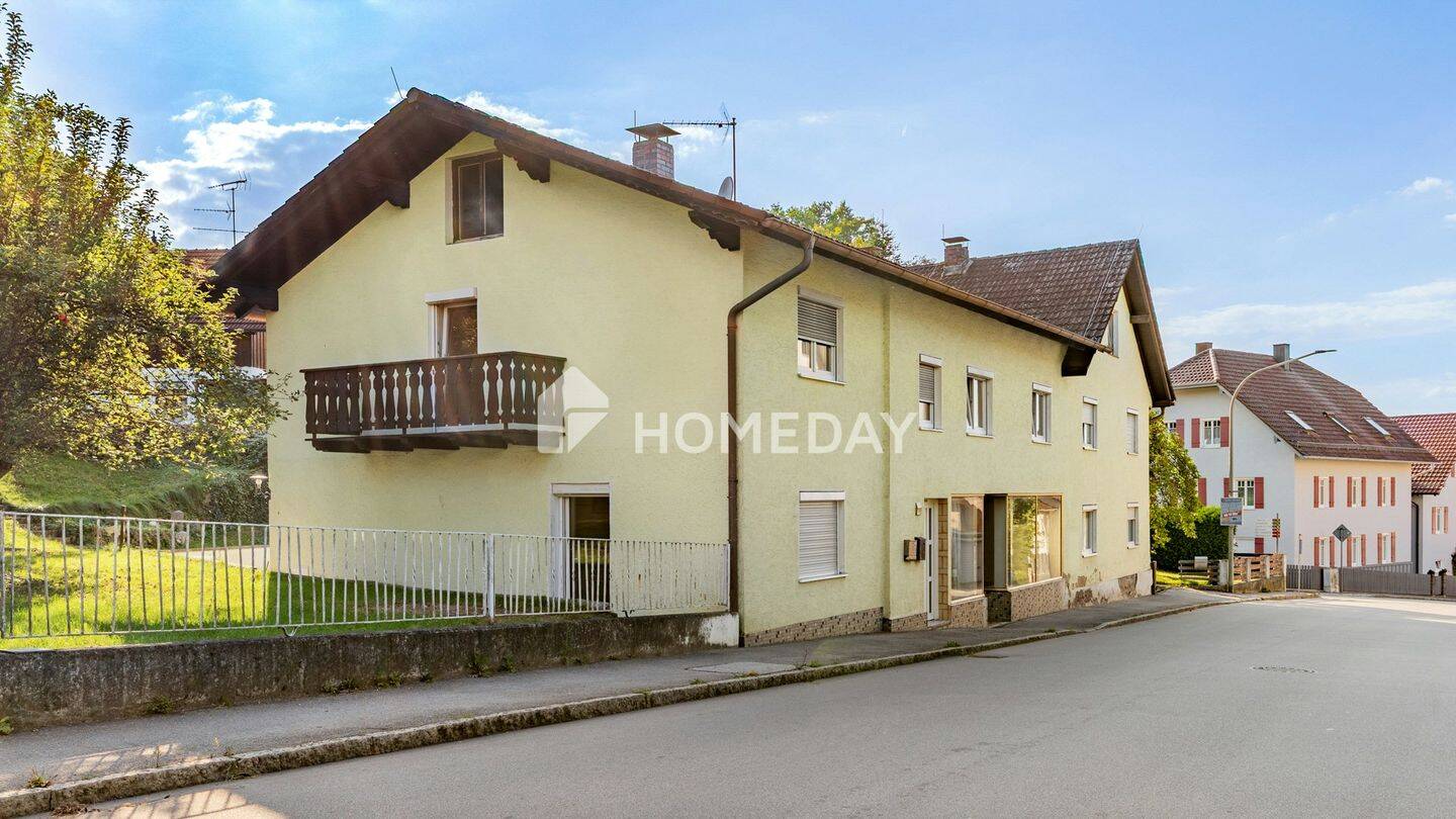 Großzügiges Mehrfamilienhaus mit drei Wohneinheiten + Gewerbe und idyllischem Garten, 94501 Aidenbach