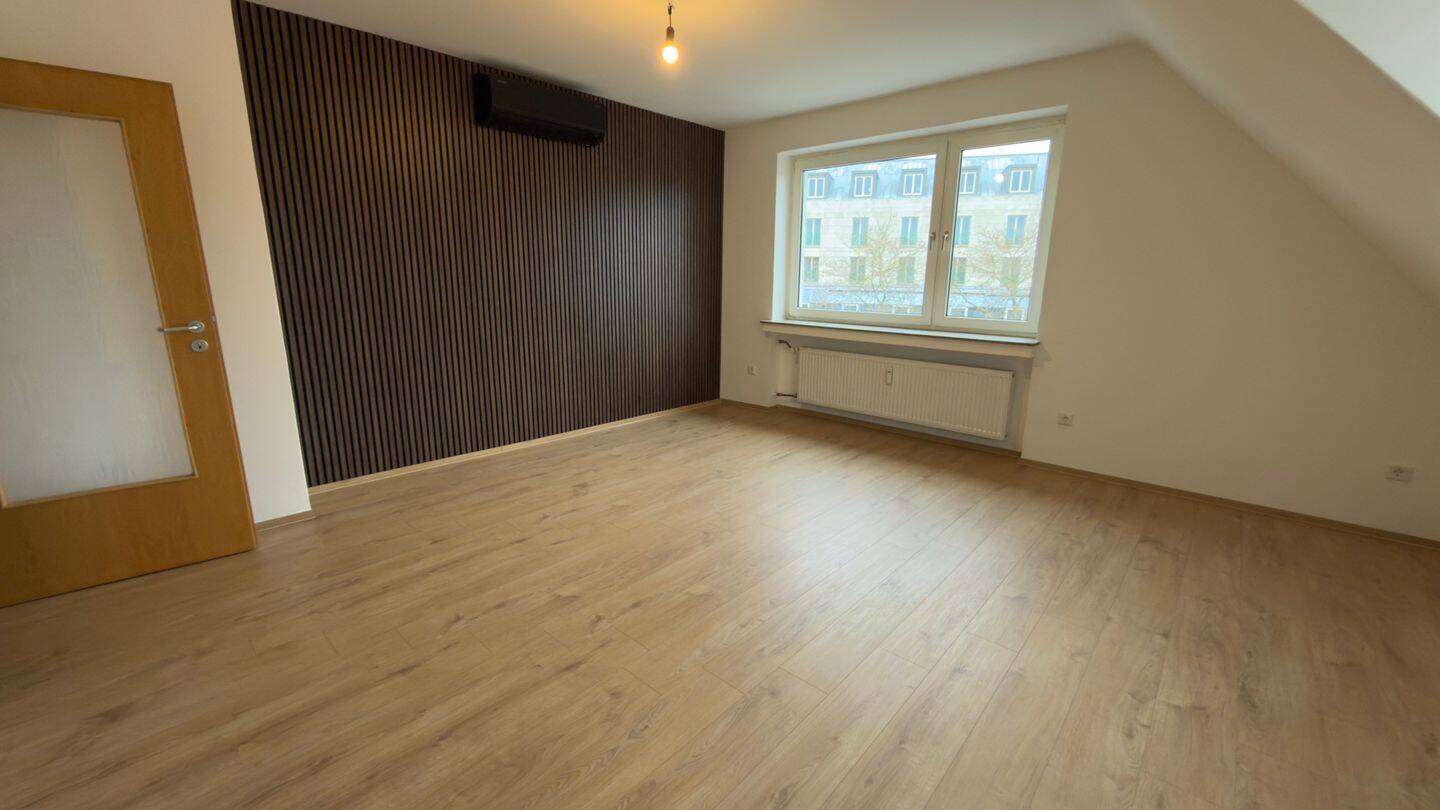 Dachgeschosswohnung mit Klimaanlage in Kassel Niederzwehren, 34134 Kassel (Niederzwehren Oberzwehren Süsterfeld/Helleböhn)