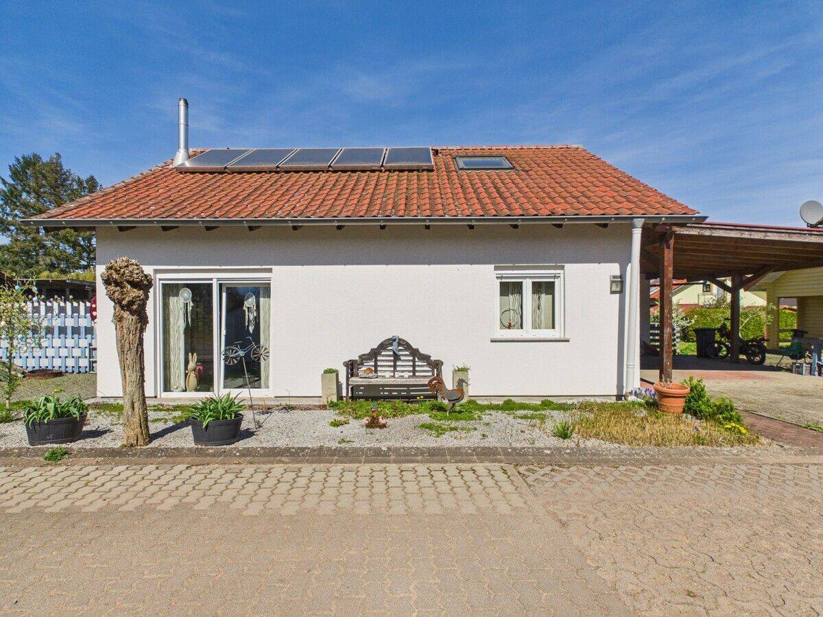 Naturnahes Wohnen (ca. 130 m²), auf dem Litermont mit eingezäuntem Garten, Carport und Stellplatz, 66701 Beckingen