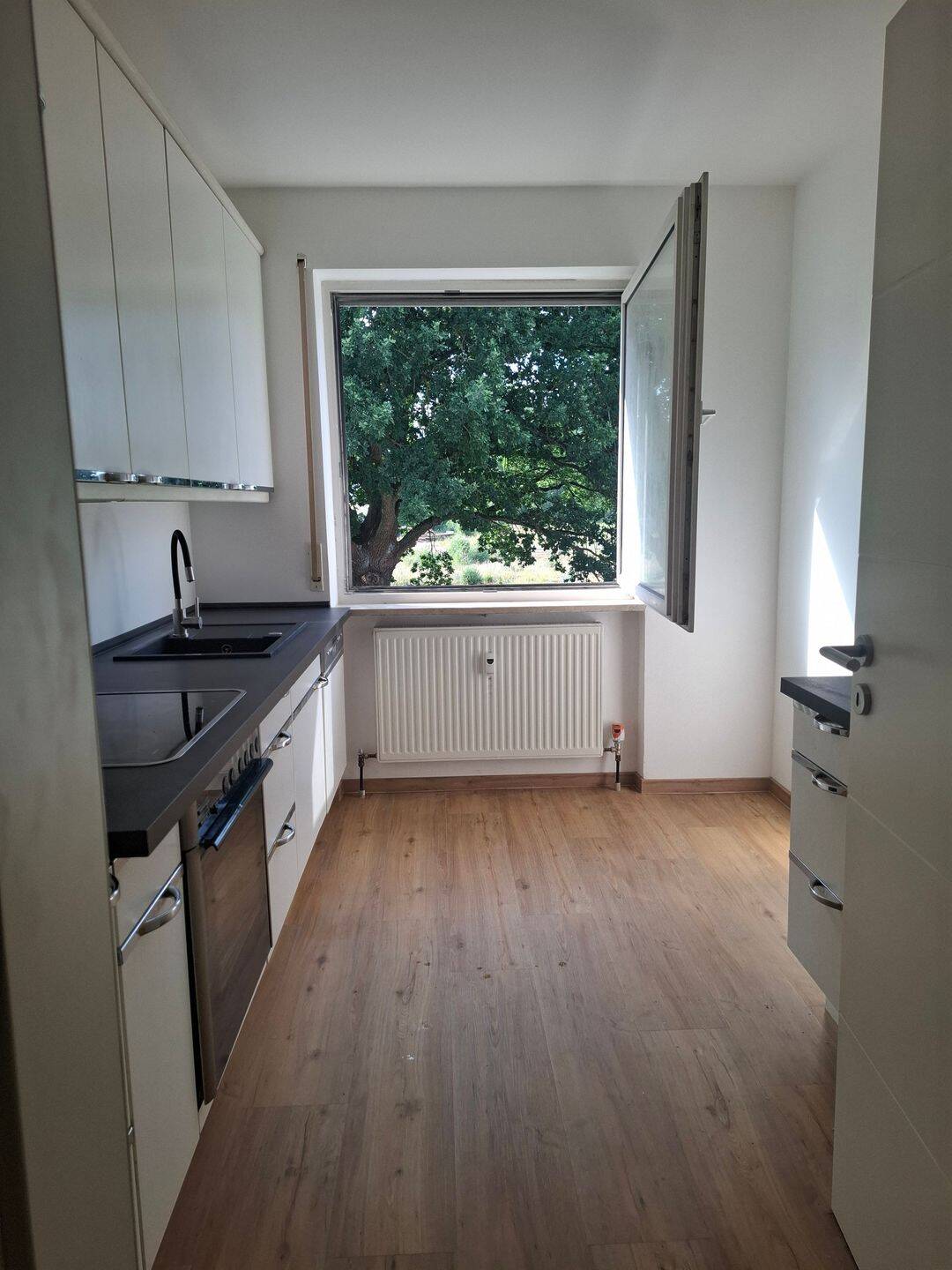 Helle, grundsanierte Wohnung in 5-Familienhaus, 90765 Fürth