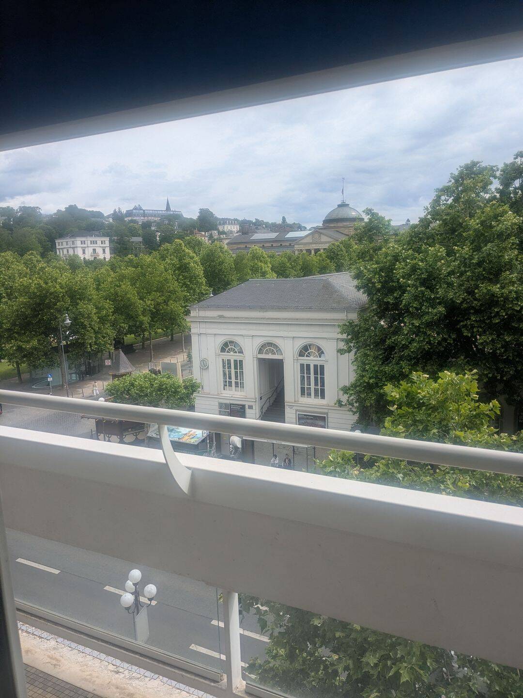 Teilmöbliertes Appartement im 4. OG mit Kurhausblick, Balkon und Aufzug, 65183 Wiesbaden (Wiesbaden)