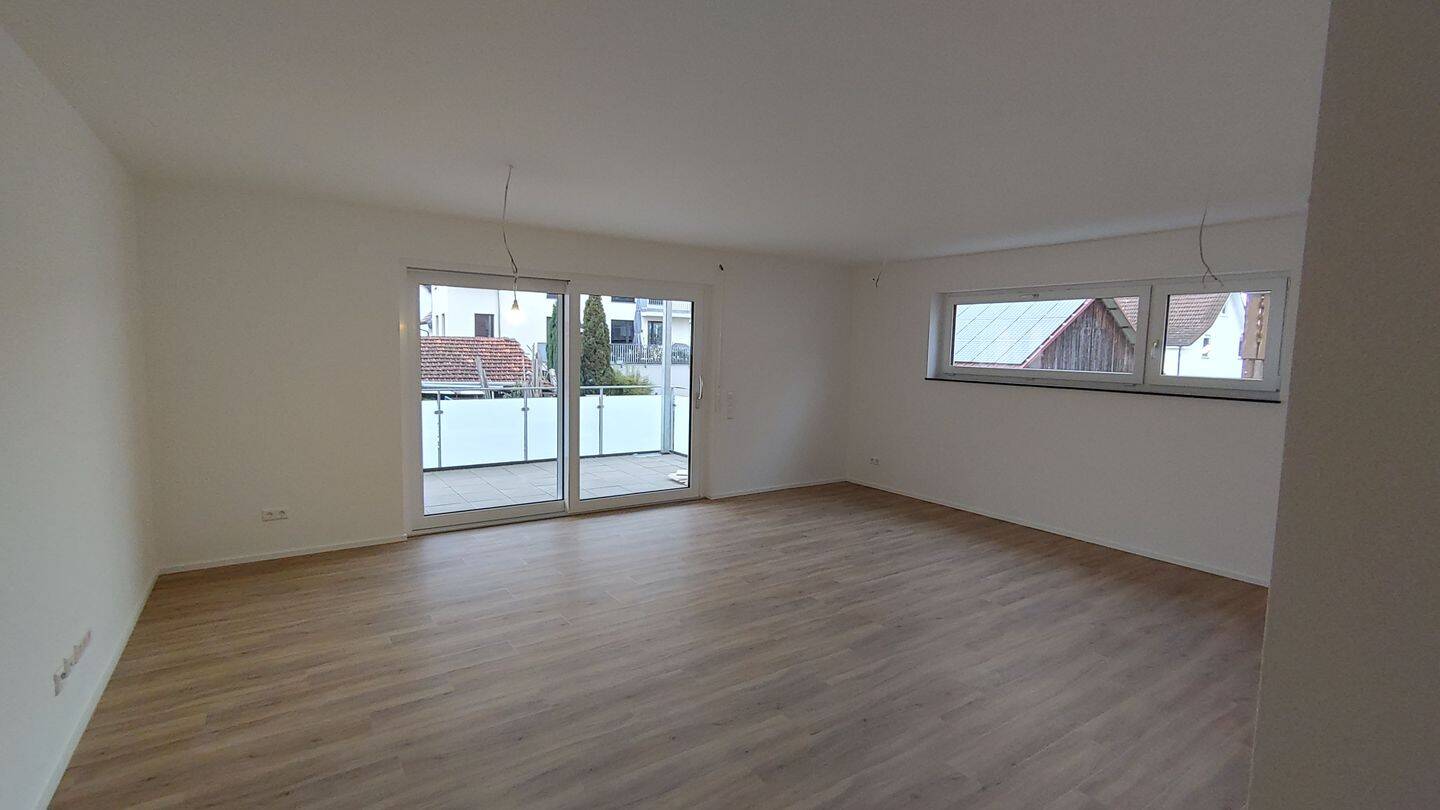 Lichtdurchflutete 3-Zimmerwohnung mit großem Balkon, 72581 Dettingen an der Erms